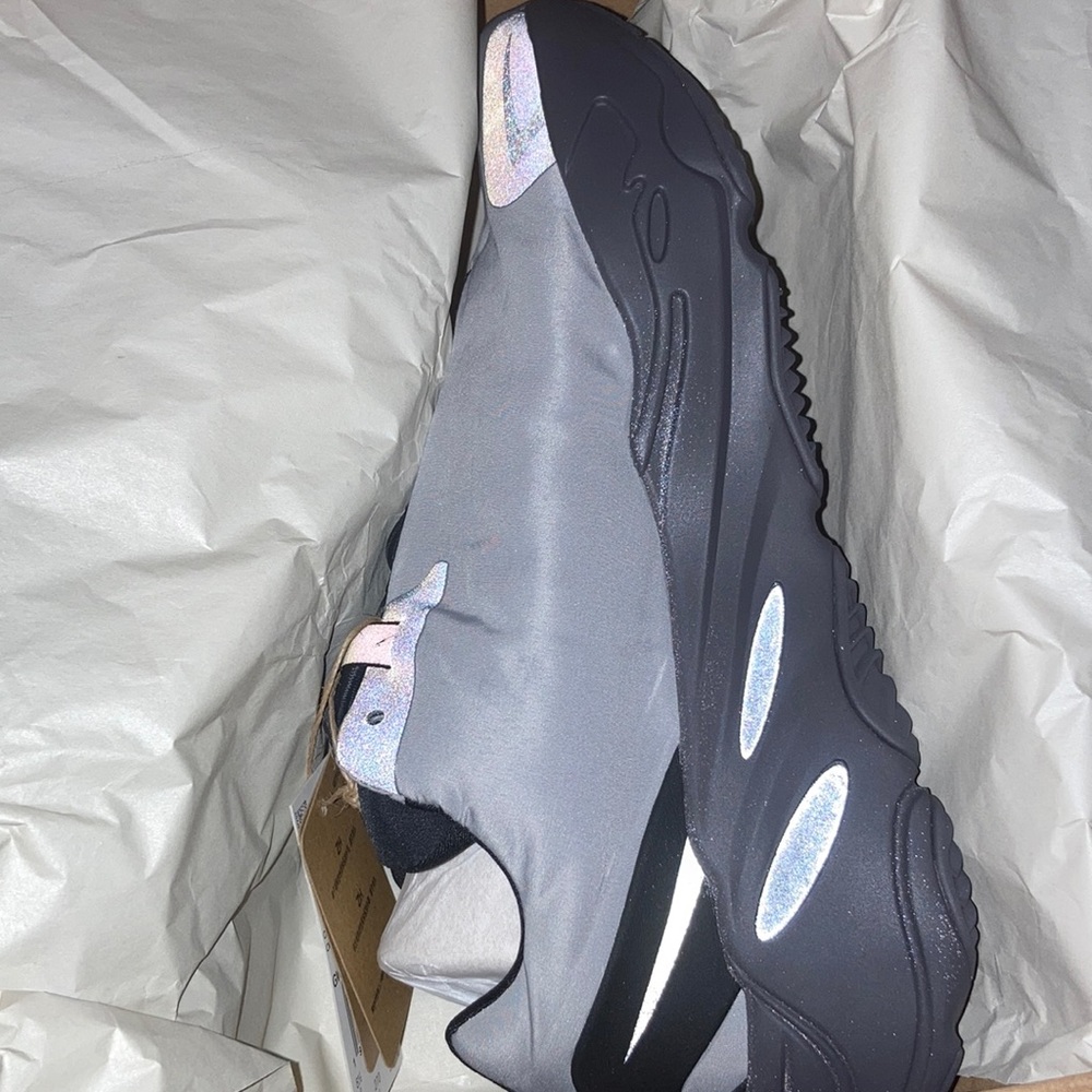 Yeezy YZY 700 MNVN Size 9